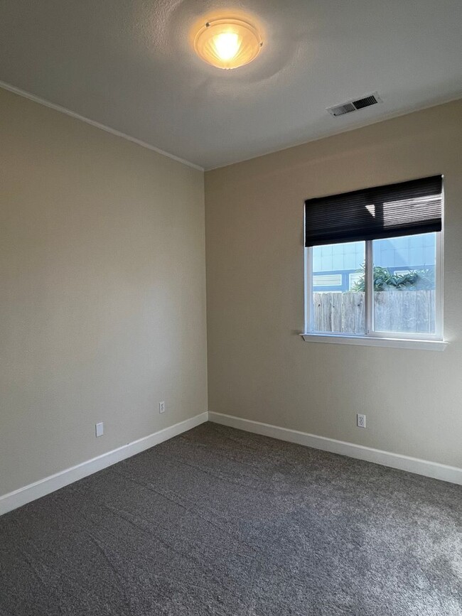 Building Photo - Single Level 3 Bedroom 2 Bathroom Rincon V...