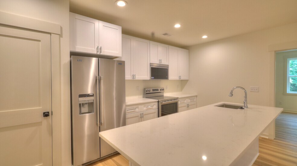 Unit B - 345 W Stewart Ave