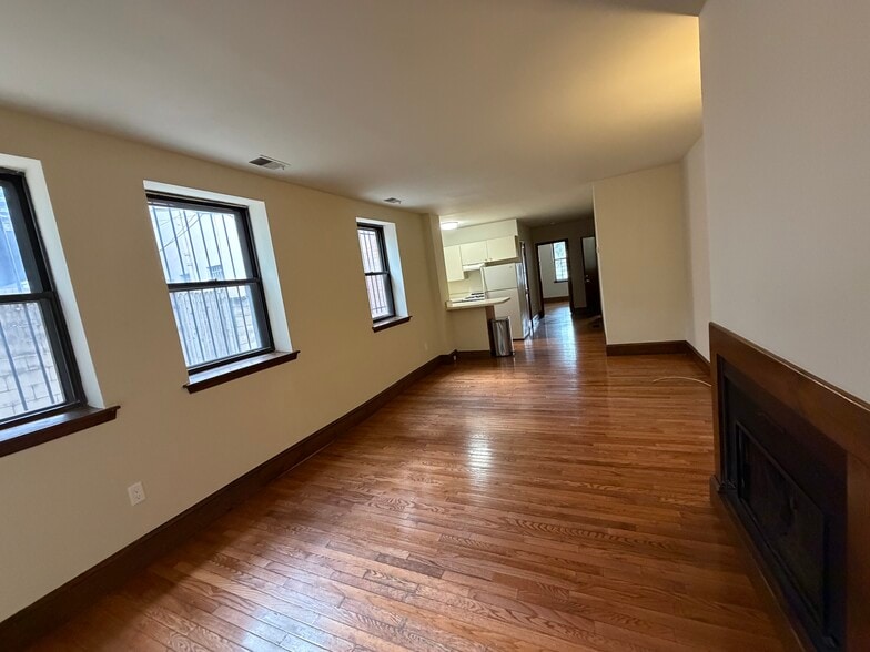 lots of windows - 507 Catharine St