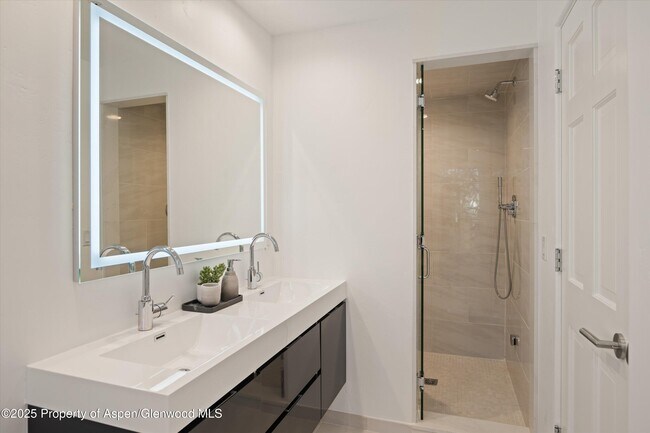 Building Photo - 302 Wild Spring Ln