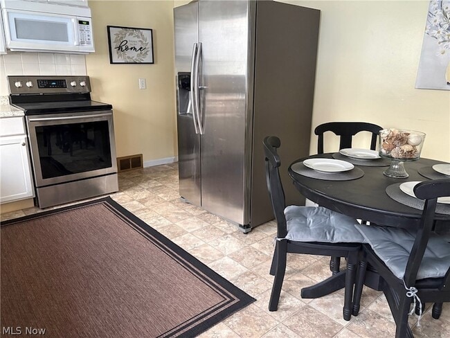 Building Photo - 1550 Chapman Dr