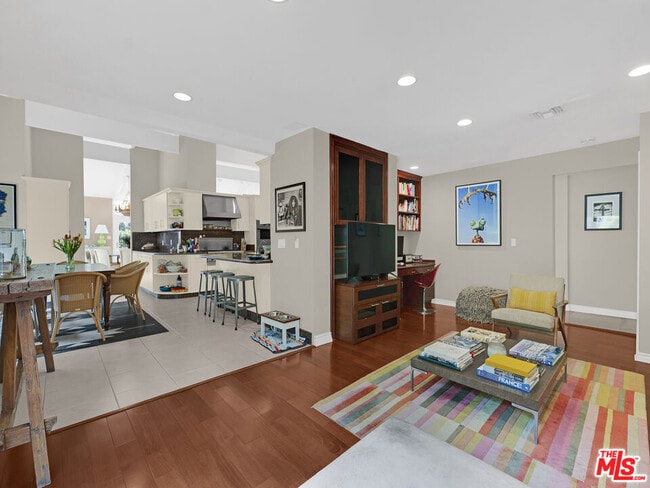 Building Photo - 3835 Sapphire Dr