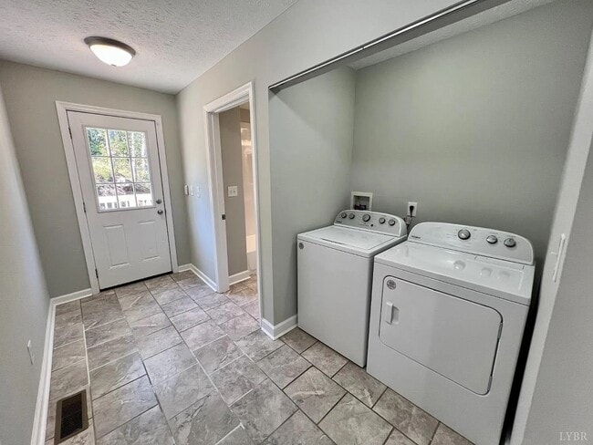 Building Photo - 207 V.E.S. Rd