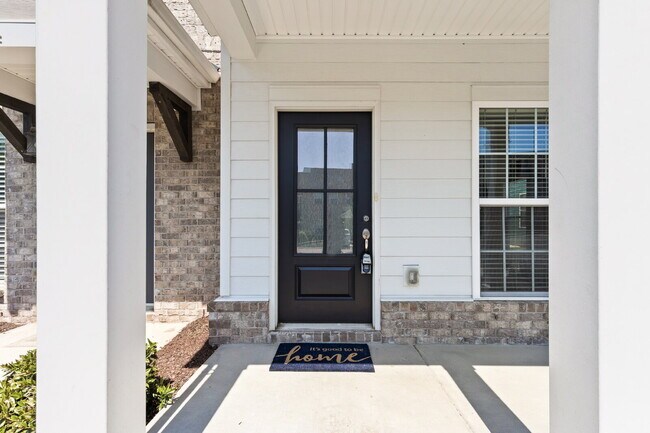 Building Photo - Luxury End-Unit Townhome Near 386 & Long Hollow Pike | Designer Finishes, Prime Location & Mainte...
