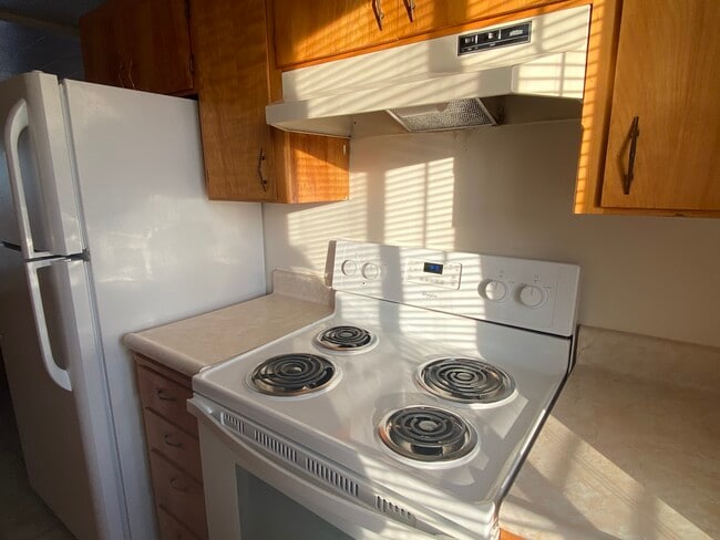 Kitchen - 2700 Alki Ave SW