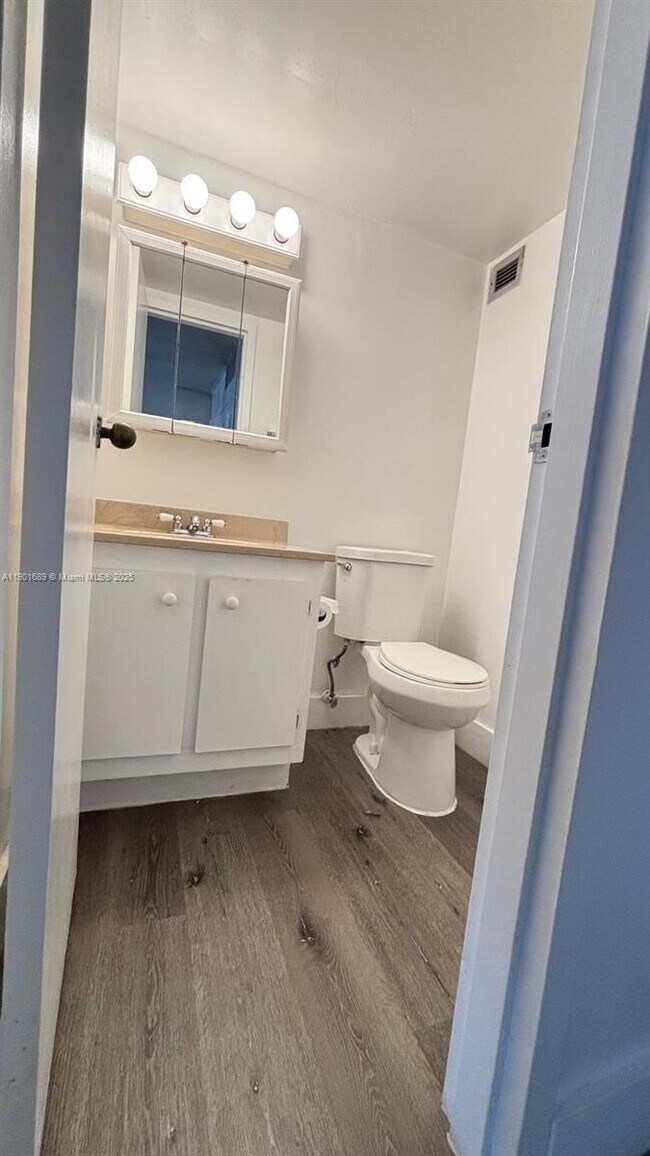 Building Photo - 16919 N Bay Rd