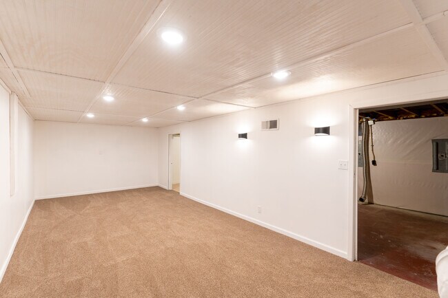 Building Photo - 408 Parkade Blvd