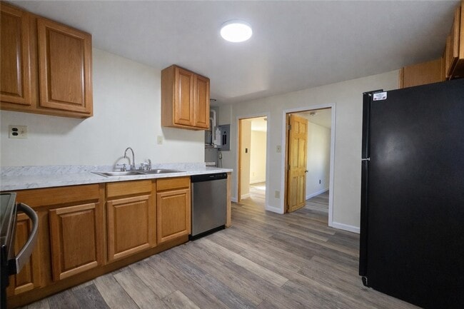 Building Photo - 350 Waterloo Geneva Rd