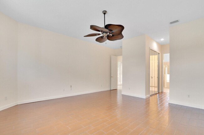 Building Photo - 1252 SW Bent Pine Cove