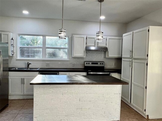 Building Photo - 15106 Mettle Dr