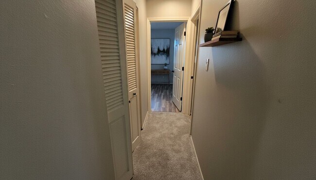 Building Photo - 6430 Bankside Dr