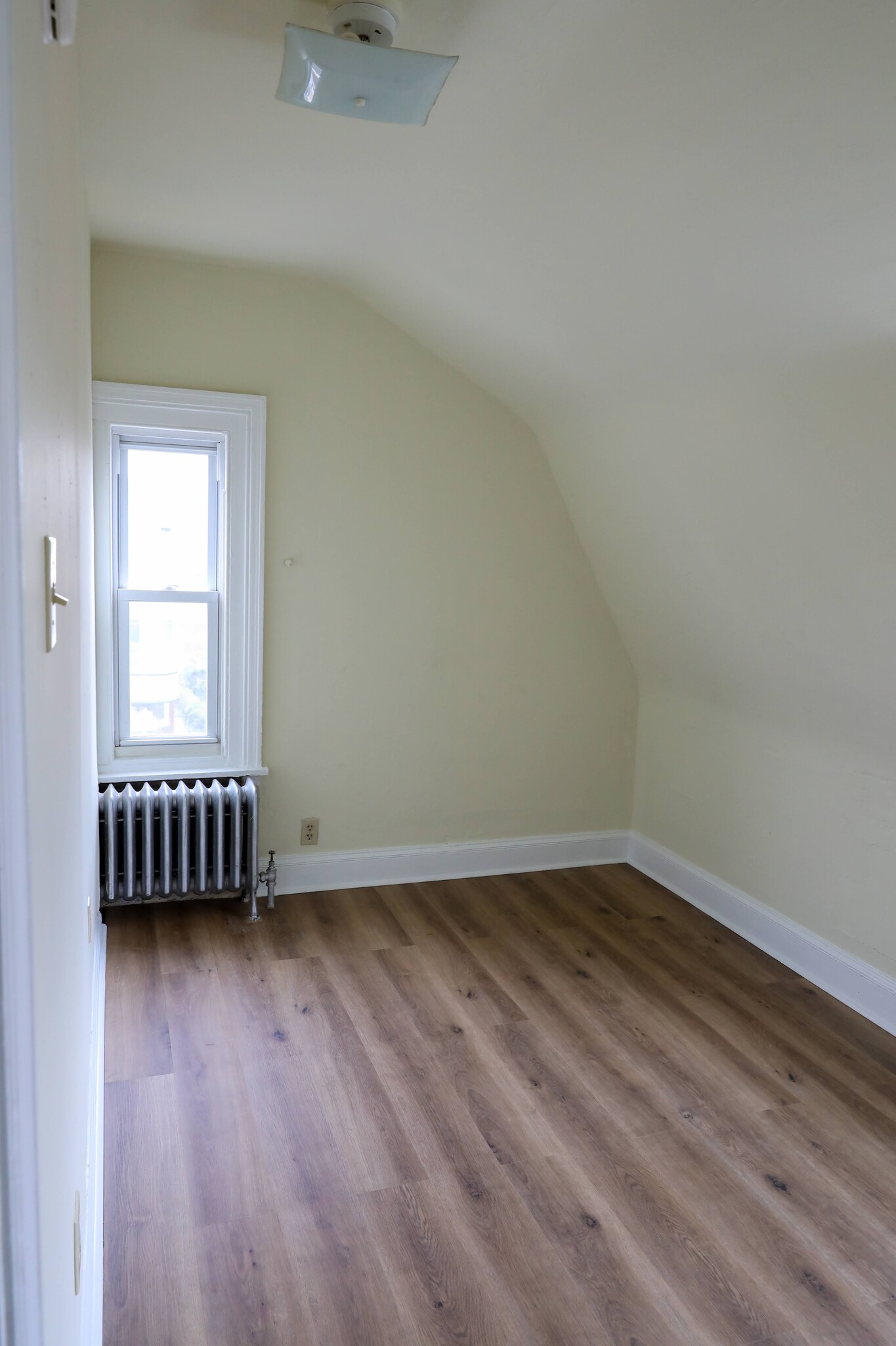 Bedroom 2 - 123 E Washington Ln