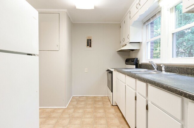 Building Photo - 1233 Cheshire Ave