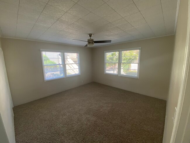 Large Bedroom with walk in closet - 1611 S Atlantic Blvd