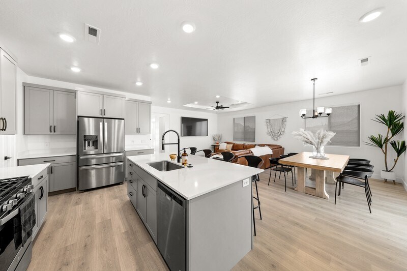 Building Photo - 752 W Cypress Umber Dr