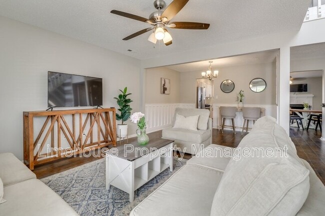 Building Photo - 749 Quesnel Dr