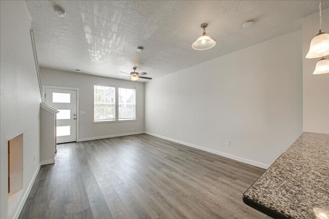 Building Photo - Townhome 2 bed / 2.5 bath in Boise!