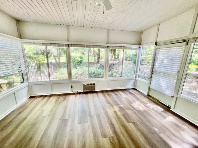 Building Photo - 95116 Village Dr