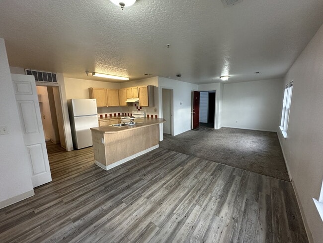 Building Photo - 112 Davis Ave