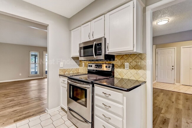 Building Photo - 10855 Mandarin Station Dr W