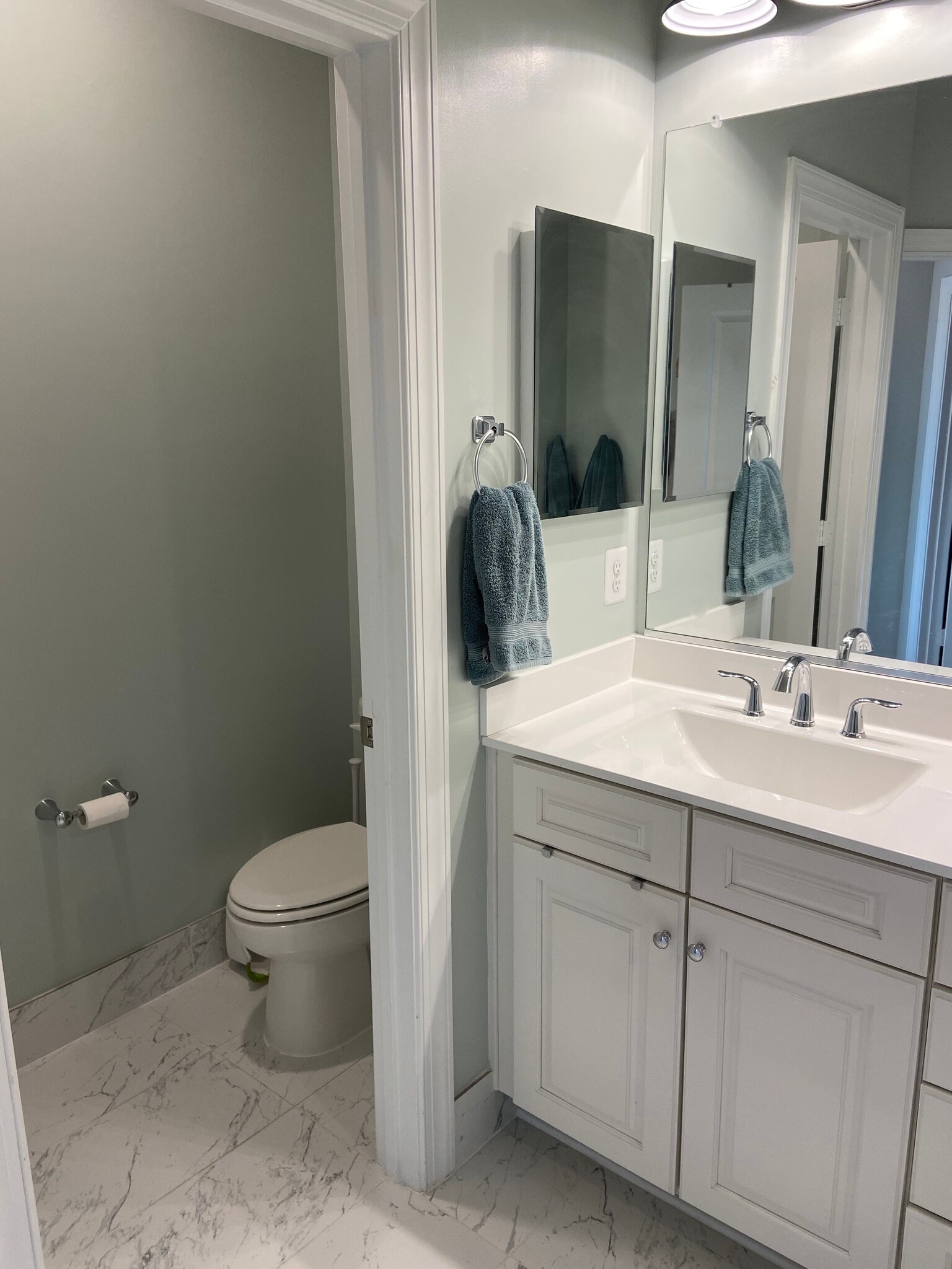 Main Bathroom - 1326 S Rolfe St