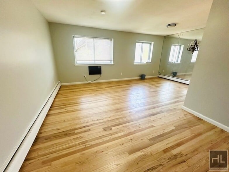 Building Photo - South Canarsie 4 Bed/2.5 Bath Beautiful Ho...