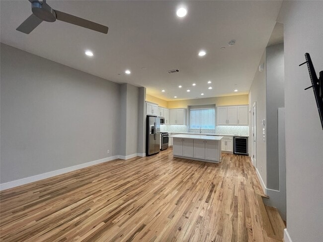 Building Photo - 4910 Live Oak St