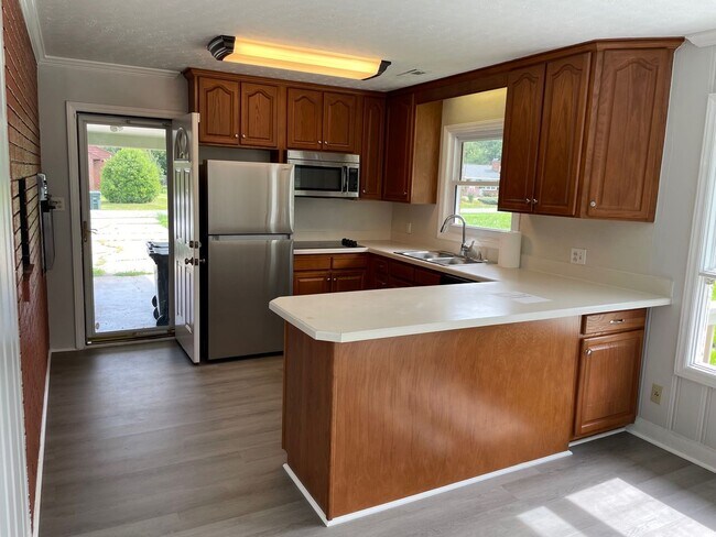 Building Photo - 3 BED, 2 BATH HOME LOCATED IN GREENSBORO
