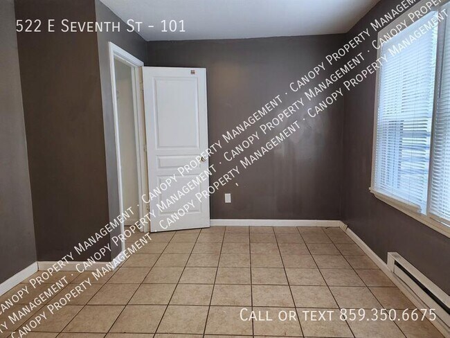 Building Photo - 522 E 7th St