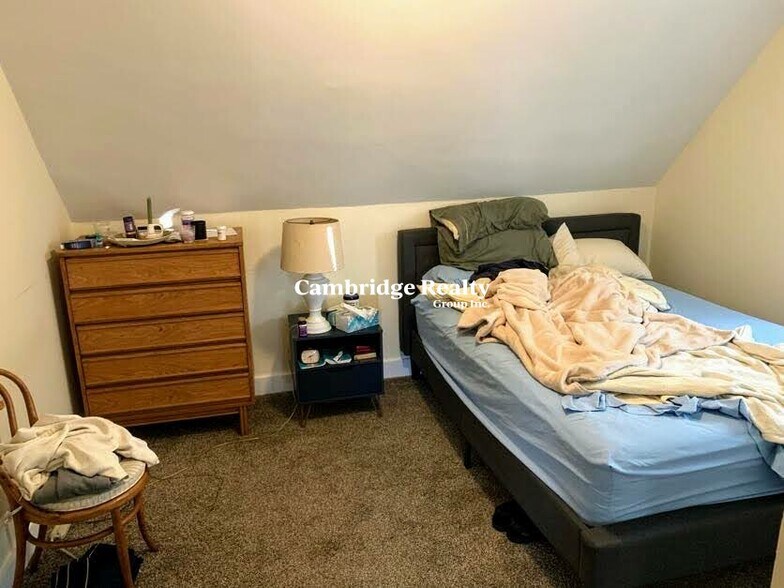 Building Photo - 70 Craigie St