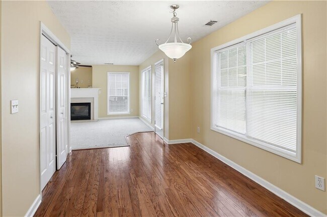 Building Photo - 796 Rock Ln