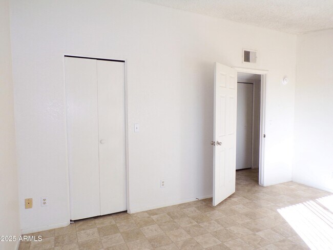 Building Photo - 500 Mallard Cir E