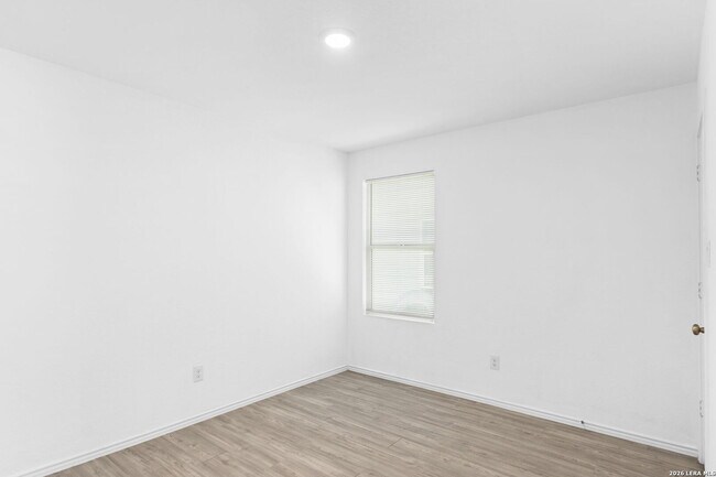 Building Photo - 422 De Herrera
