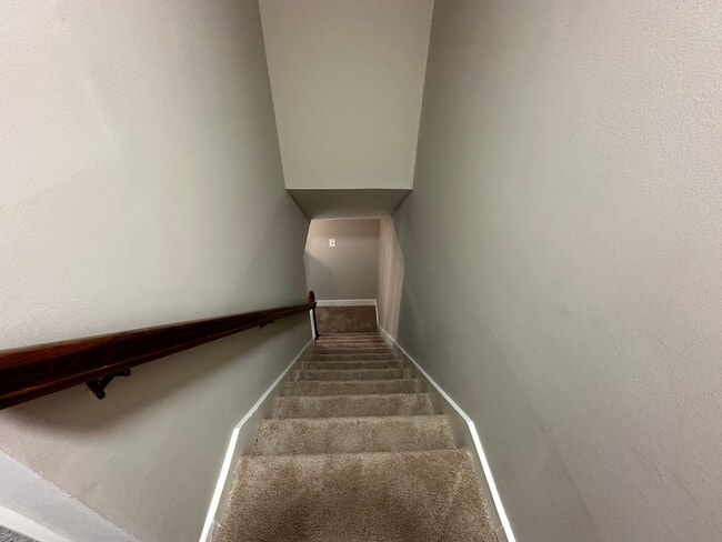 Building Photo - Available to View on 8/29! Luxurious Town ...