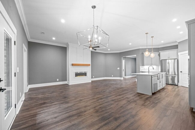 Building Photo - Pet Friendly in Sango!
