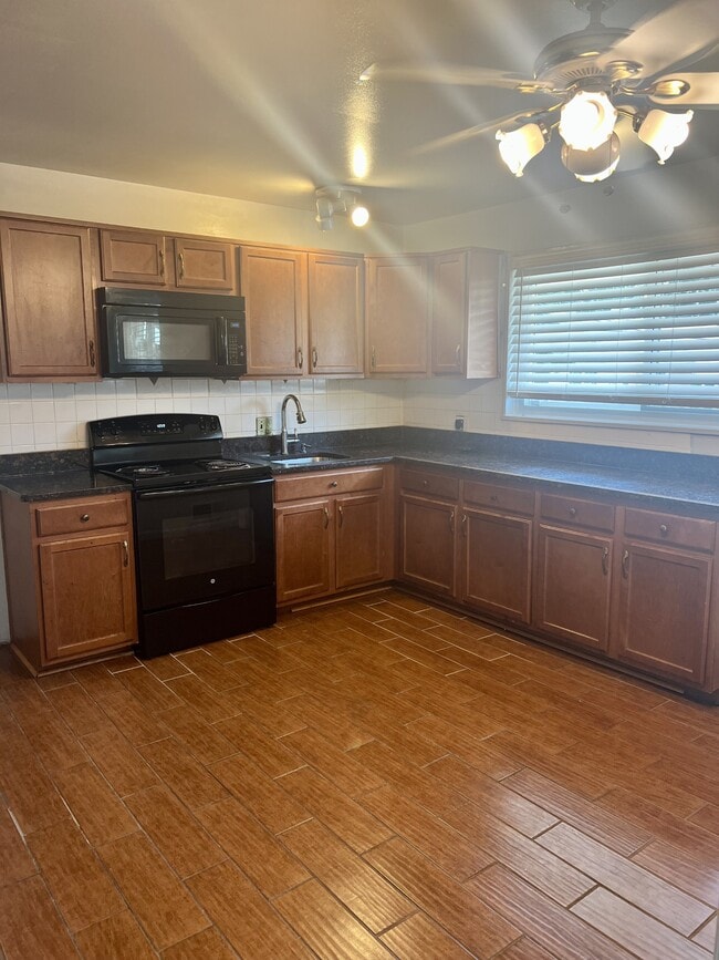 Building Photo - 3012 Oxon Run Ct