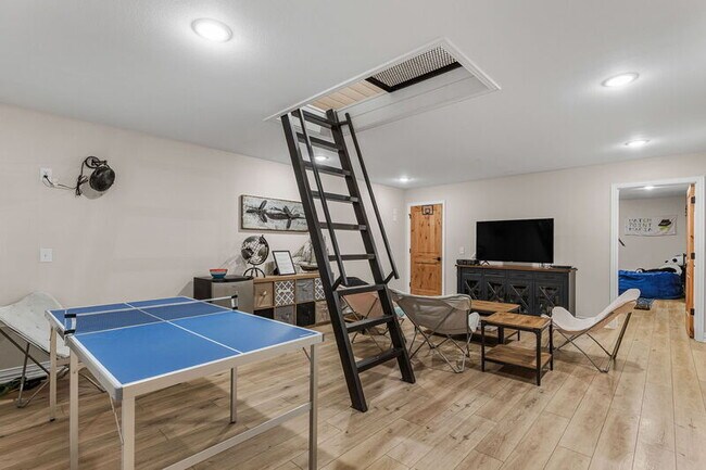 Building Photo - 304 Mariners Wy