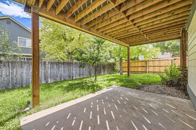 Building Photo - Beautifully Remodeled 3 Bed/2 Bathroom Hom...