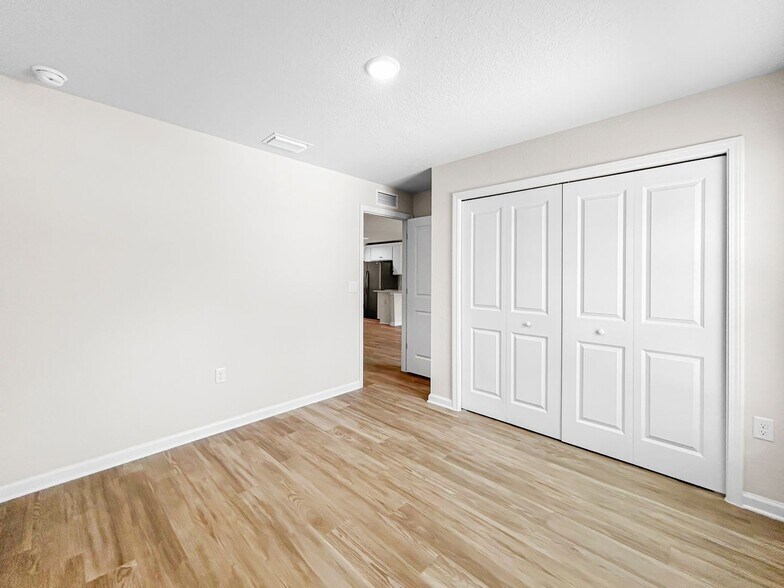 Building Photo - 9368 N Peachtree Way