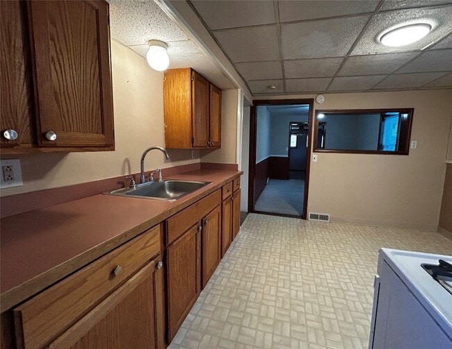 Building Photo - 98 Richard St