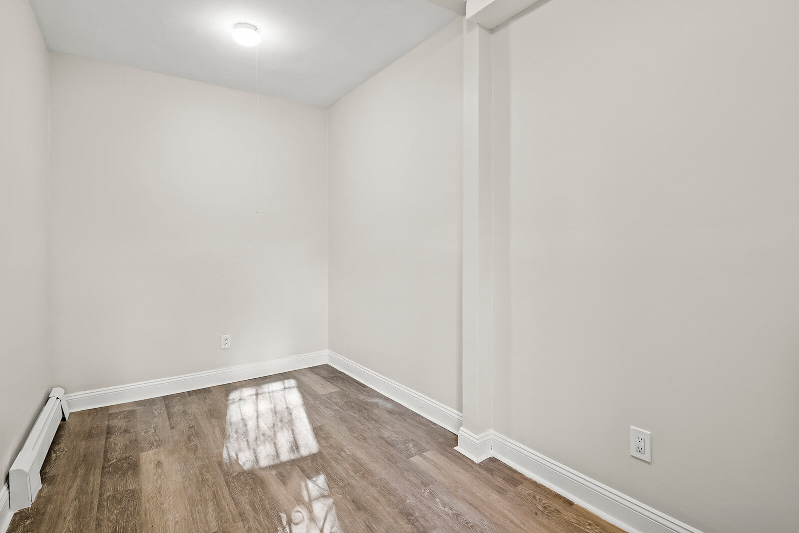 Building Photo - 202 N 1st St