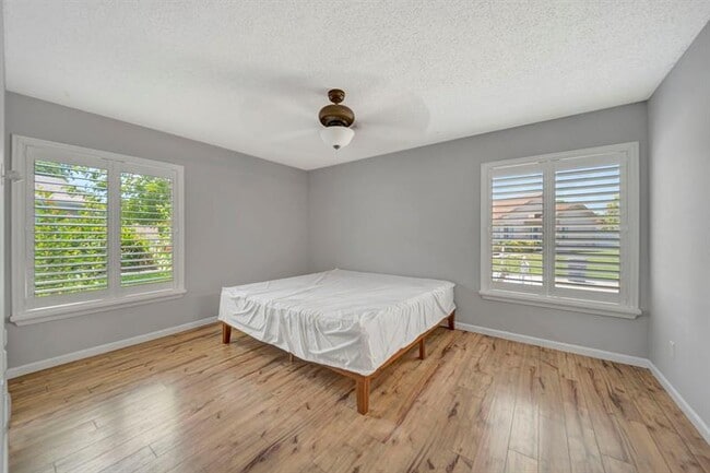Building Photo - 9743 Saratoga Park Ct