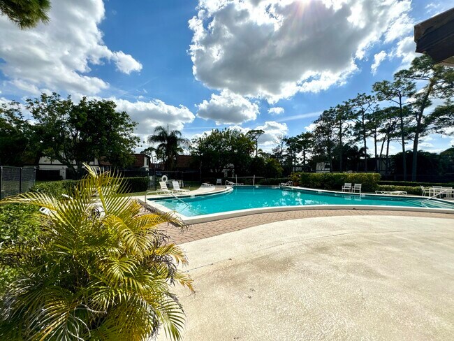 Building Photo - 152 Weybridge Cir