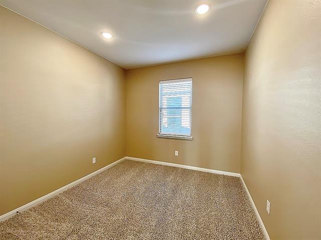 Building Photo - 918 Primrose Dr
