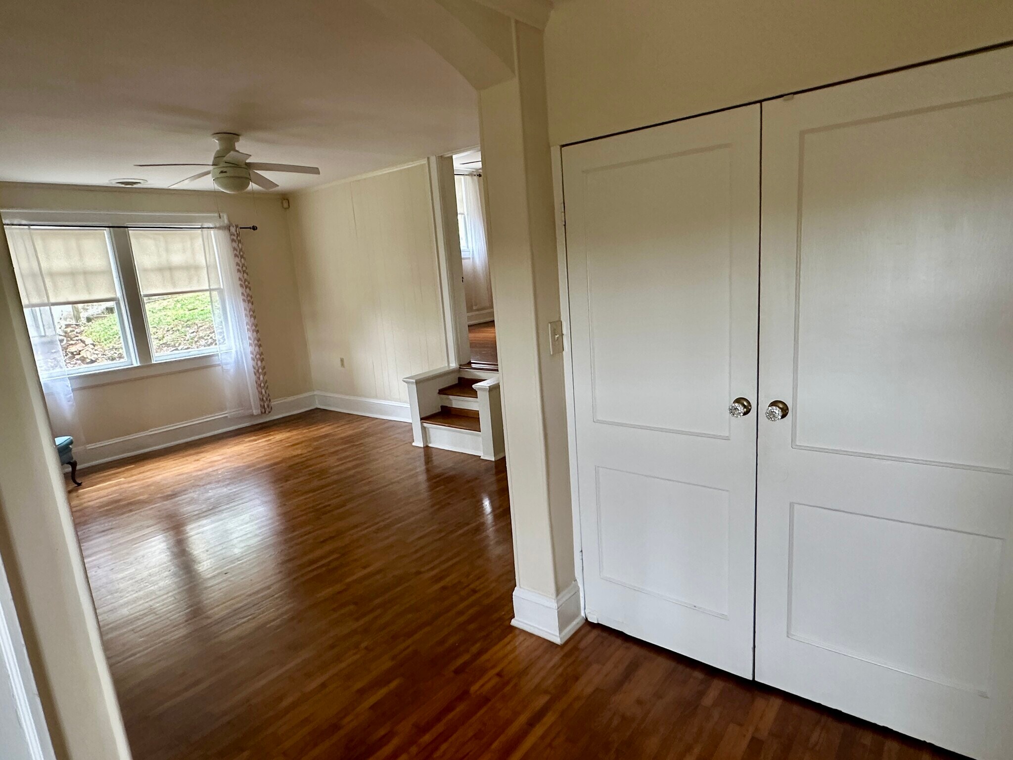 Washer dryer hidden away - 20 S Crest Rd