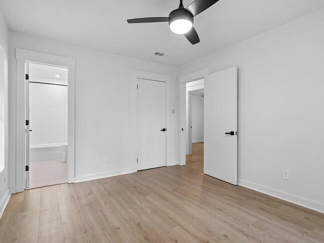 Building Photo - 3333 Meadow Hill Rd