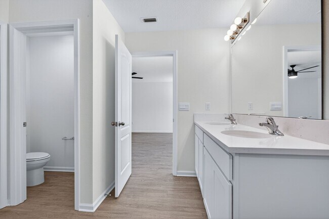 Building Photo - Welcome to your next home  in beautiful Green Cove Springs!