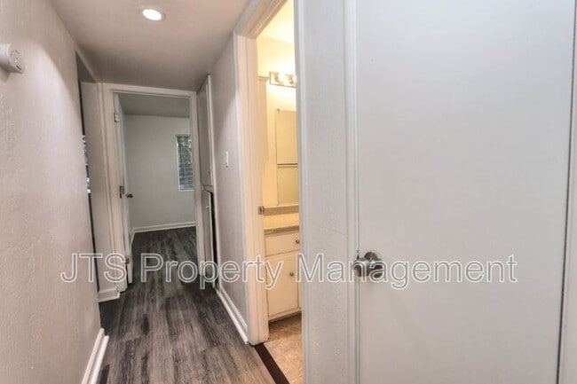 Building Photo - 2840 Sweet Way