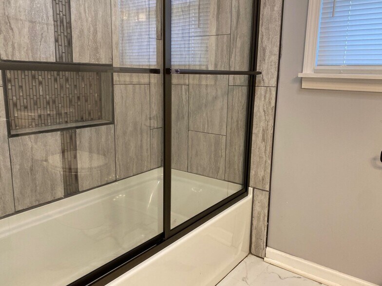 Building Photo - 102 Sanders Store Rd