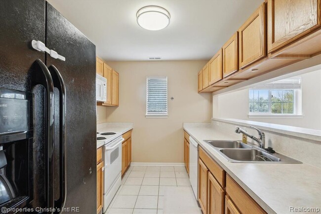 Building Photo - 23004 Fairlane Blvd